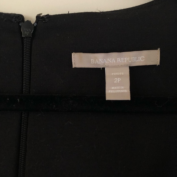 Banana Republic flared black dress - Picture 3 of 3